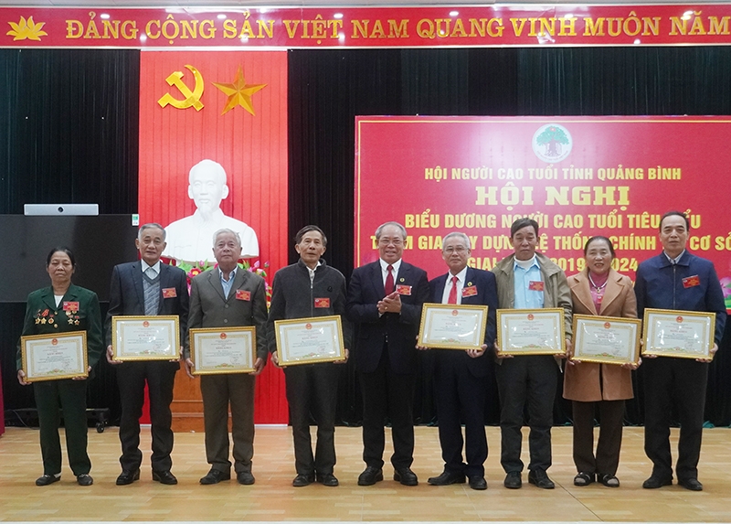 Trao Bằng khen của Chủ tịch UBND tỉnh cho cán bộ, hội viên có thành tích xuất sắc trong phong trào “NCT tham gia xây dựng hệ thống chính trị cơ sở, giai đoạn 2019-2024” Trao Bằng khen của Chủ tịch UBND tỉnh cho cán bộ, hội viên có thành tích xuất sắc trong phong trào “NCT tham gia xây dựng hệ thống chính trị cơ sở, giai đoạn 2019-2024”