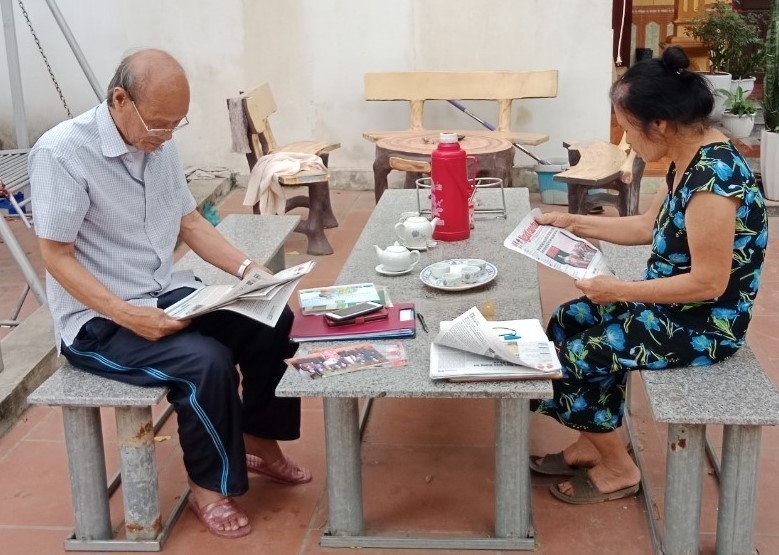 Người cao tuổi xã Xuân Lũng chủ động đọc báo, theo dõi thông tin về Đại hội Đảng toàn quốc lần thứ XIV, qua đó kịp thời nắm bắt chủ trương, định hướng lớn của Đảng và thêm vững tin, đồng thuận cùng sự phát triển của đất nước. Người cao tuổi xã Xuân Lũng chủ động đọc báo, theo dõi thông tin về Đại hội Đảng toàn quốc lần thứ XIV, qua đó kịp thời nắm bắt chủ trương, định hướng lớn của Đảng và thêm vững tin, đồng thuận cùng sự phát triển của đất nước.