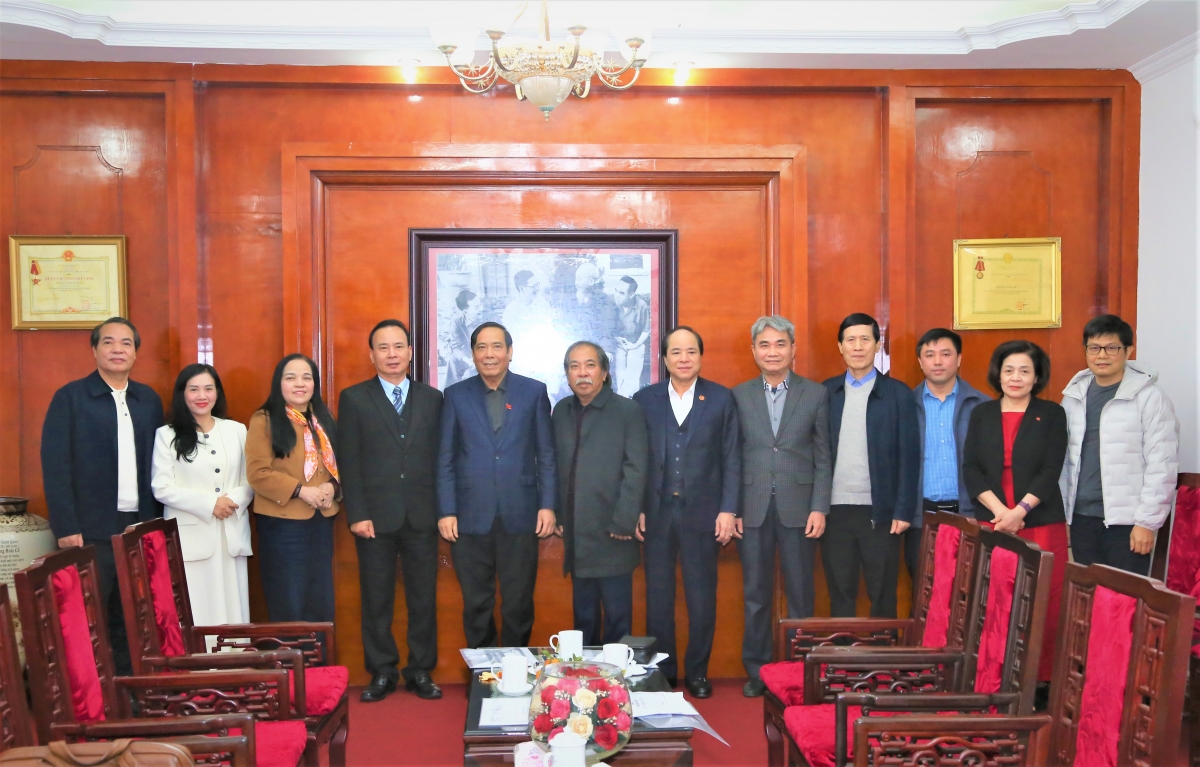 Các đại biểu chụp ảnh lưu niệm