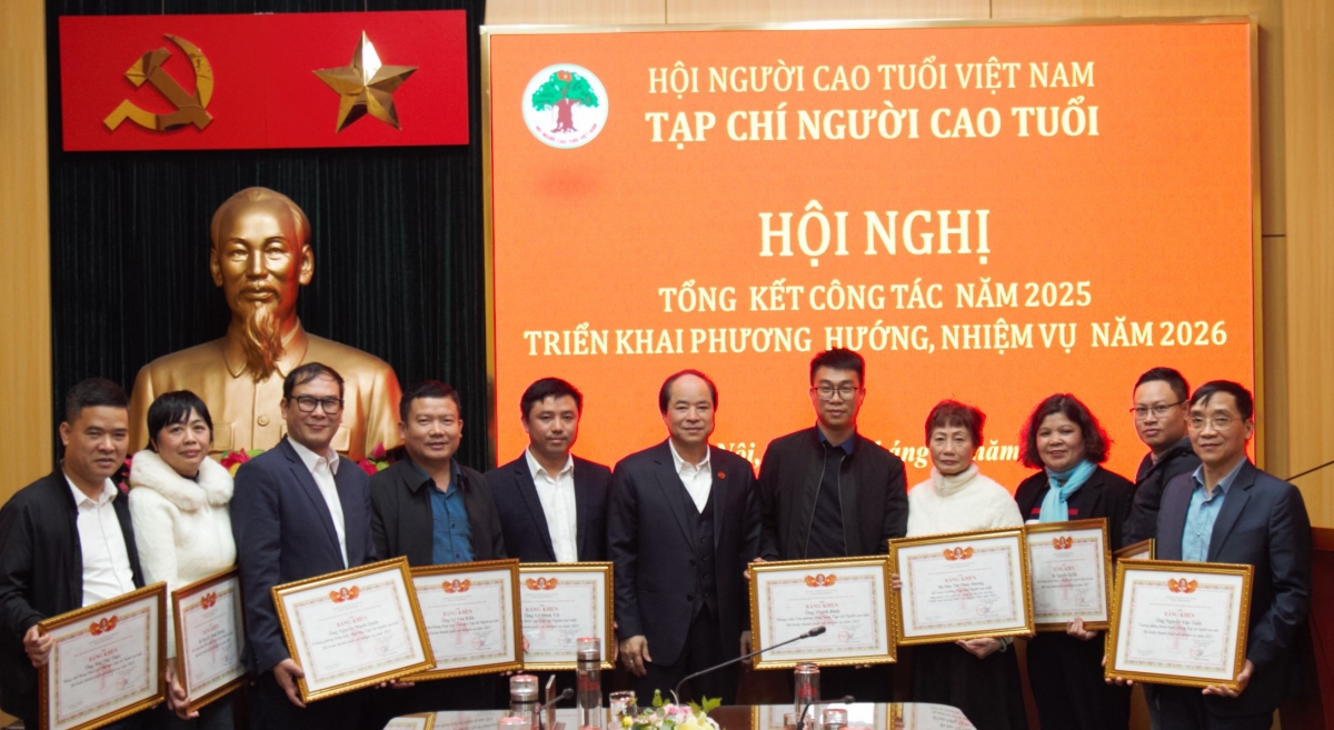 Phát huy đoàn kết, chủ động nắm bắt cơ hội, hoàn thành nhiệm vụ mới Phát huy đoàn kết, chủ động nắm bắt cơ hội, hoàn thành nhiệm vụ mới