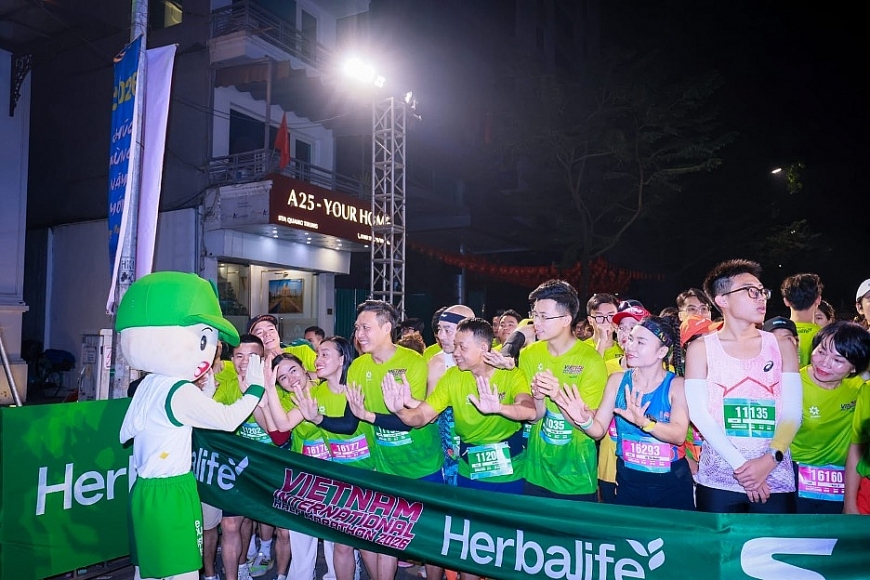 Hàng nghìn runner sôi động tại Giải bán marathon Quốc tế Việt Nam 2026 do Herbalife tài trợ Hàng nghìn runner sôi động tại Giải bán marathon Quốc tế Việt Nam 2026 do Herbalife tài trợ