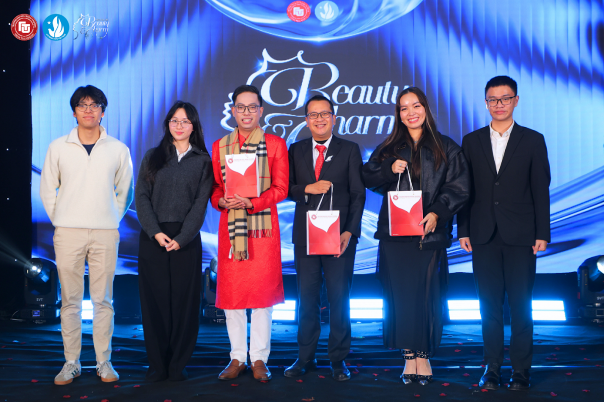 BÙNG NỔ SÂN KHẤU HOA KHÔI TÀI NĂNG VỚI DÀN THÍ SINH “TÀI SẮC VẸN TOÀN” TẠI DUYÊN DÁNG NGOẠI THƯƠNG 2025 BÙNG NỔ SÂN KHẤU HOA KHÔI TÀI NĂNG VỚI DÀN THÍ SINH “TÀI SẮC VẸN TOÀN” TẠI DUYÊN DÁNG NGOẠI THƯƠNG 2025