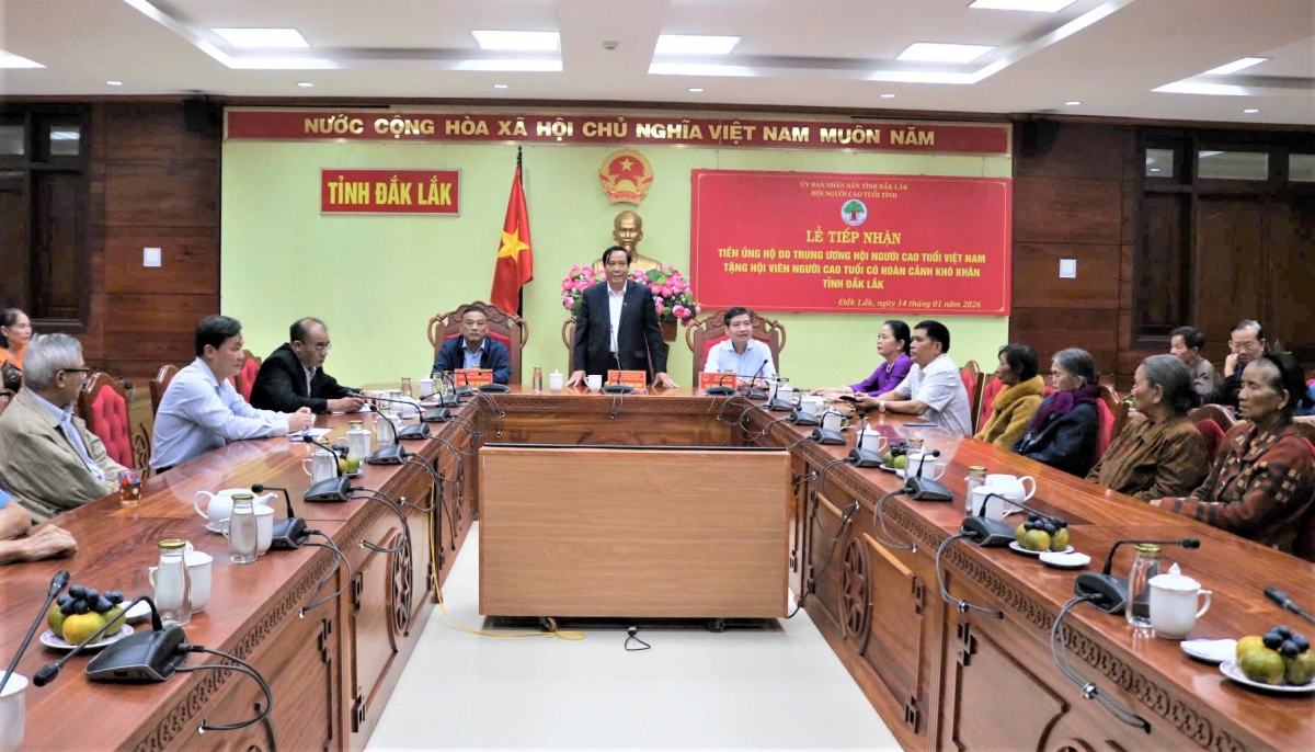 Chủ tịch nguyễn Thanh Bình phát biểu tại buổi lễ Chủ tịch nguyễn Thanh Bình phát biểu tại buổi lễ