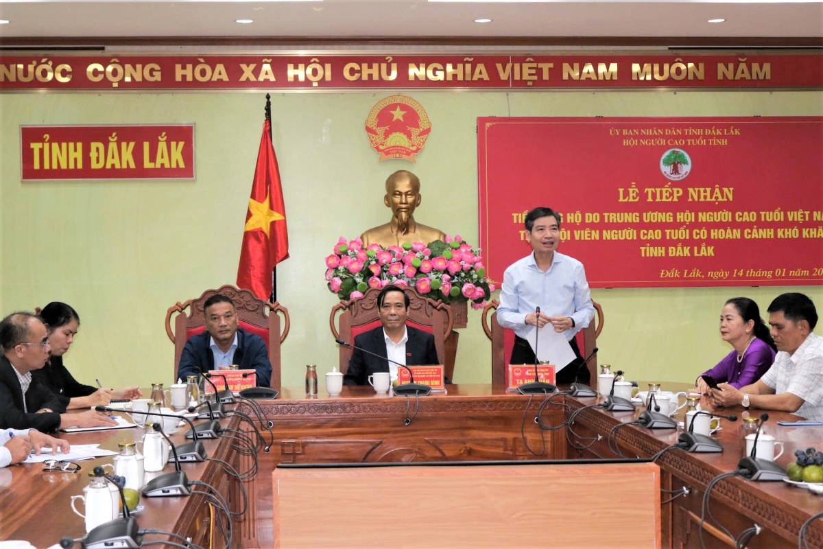 Chủ tịch UBND tỉnh Đắk Lắk Tạ Anh Tuấn phát biểu tại buổi lễ Chủ tịch UBND tỉnh Đắk Lắk Tạ Anh Tuấn phát biểu tại buổi lễ