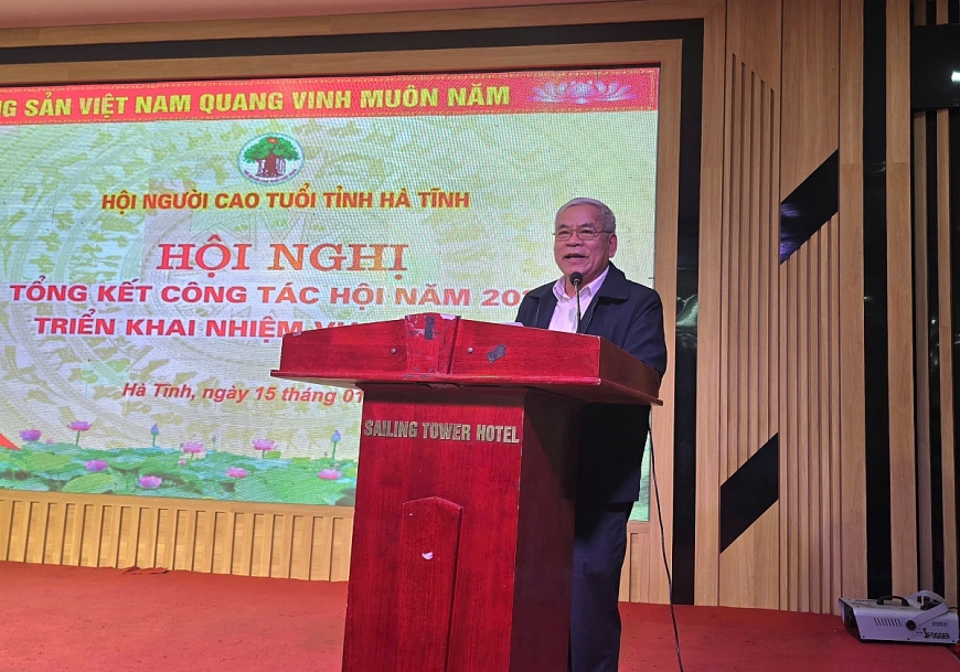 Ông Nguyễn Đình Thế – Chủ tịch Hội NCT xã Sơn Giang phát biểu tham luận tại Hội nghị Ông Nguyễn Đình Thế – Chủ tịch Hội NCT xã Sơn Giang phát biểu tham luận tại Hội nghị
