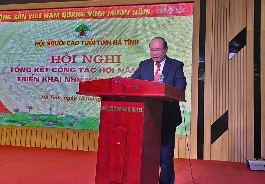 Ông Nguyễn Thành Vinh - Chủ tịch hội NCT xã Kỳ Anh phát biểu tham luận tại hội nghị Ông Nguyễn Thành Vinh - Chủ tịch hội NCT xã Kỳ Anh phát biểu tham luận tại hội nghị