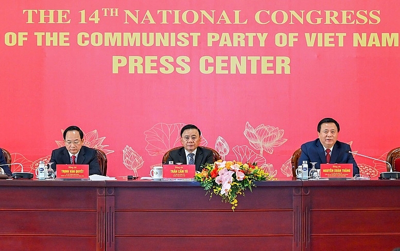 Ngay sau Lễ cắt băng khai trương Trung tâm Báo chí Đại hội XIV của Đảng, đã diễn ra Họp báo quốc tế về Đại hội đại biểu toàn quốc lần thứ XIV của Đảng Ngay sau Lễ cắt băng khai trương Trung tâm Báo chí Đại hội XIV của Đảng, đã diễn ra Họp báo quốc tế về Đại hội đại biểu toàn quốc lần thứ XIV của Đảng