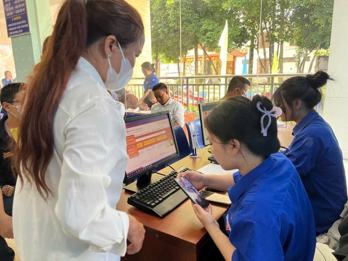 Phường Tân Khánh lấy sự hài lòng của người dân làm thước đo đánh giá hiệu quả công việc. Phường Tân Khánh lấy sự hài lòng của người dân làm thước đo đánh giá hiệu quả công việc.