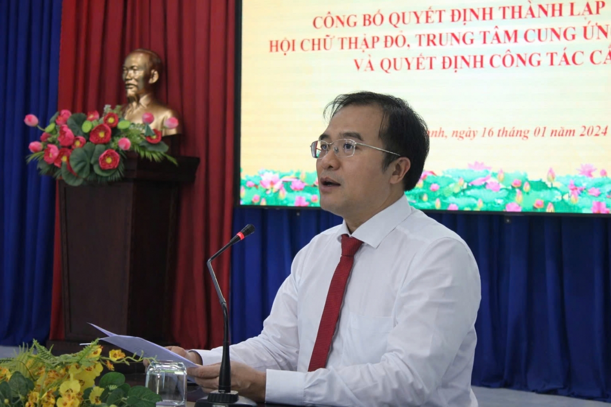 Đồng chí Nguyễn Hữu Phương – Phó Bí thư Đảng ủy, Chủ tịch UBND phường Tân Khánh phát biểu tiếp thu ý kiến chỉ đạo. Đồng chí Nguyễn Hữu Phương – Phó Bí thư Đảng ủy, Chủ tịch UBND phường Tân Khánh phát biểu tiếp thu ý kiến chỉ đạo.