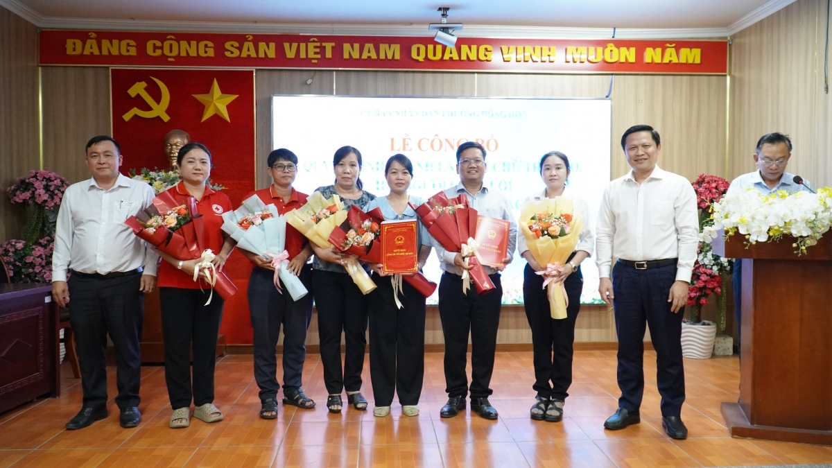 Hội Chữ thập đỏ phường Đông Hòa chính thức ra mắt. Hội Chữ thập đỏ phường Đông Hòa chính thức ra mắt.