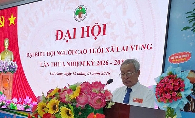 Ông Nguyễn Hoàng Trọng – Chủ tịch Hội Người cao tuổi xã Lai Vung báo cáo tại Đại hội Ông Nguyễn Hoàng Trọng – Chủ tịch Hội Người cao tuổi xã Lai Vung báo cáo tại Đại hội