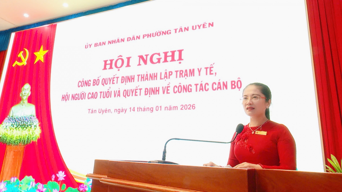 Đồng chí Nguyễn Thị Tuyết Nhung - Bí thư Đảng ủy, Chủ tịch Hội đồng nhân dân phường Tân Uyên đề nghị Hội Người cao tuổi phường sớm ổn định tổ chức để chuẩn bị cho Đại hội. Đồng chí Nguyễn Thị Tuyết Nhung - Bí thư Đảng ủy, Chủ tịch Hội đồng nhân dân phường Tân Uyên đề nghị Hội Người cao tuổi phường sớm ổn định tổ chức để chuẩn bị cho Đại hội.