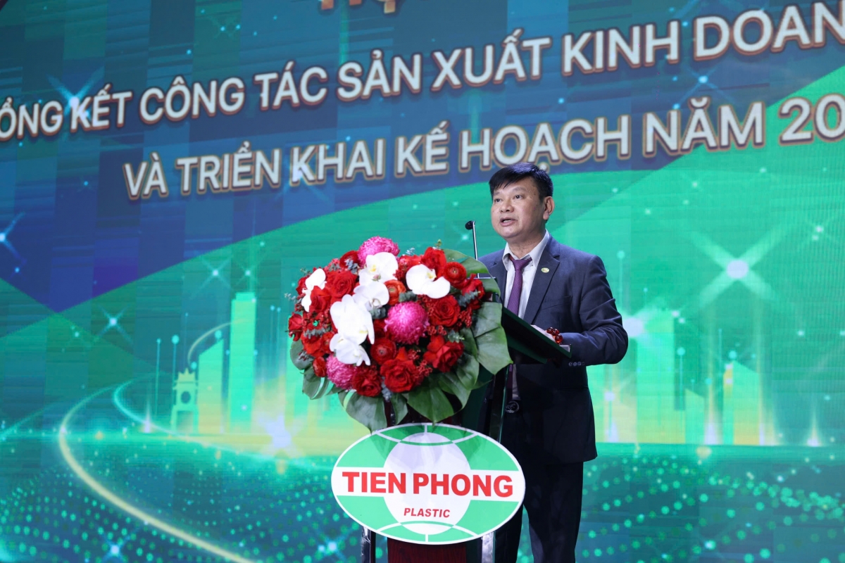 Chủ tịch HĐQT công ty - ông Đặng Quốc Dũng phát biểu tổng kết hội nghị.