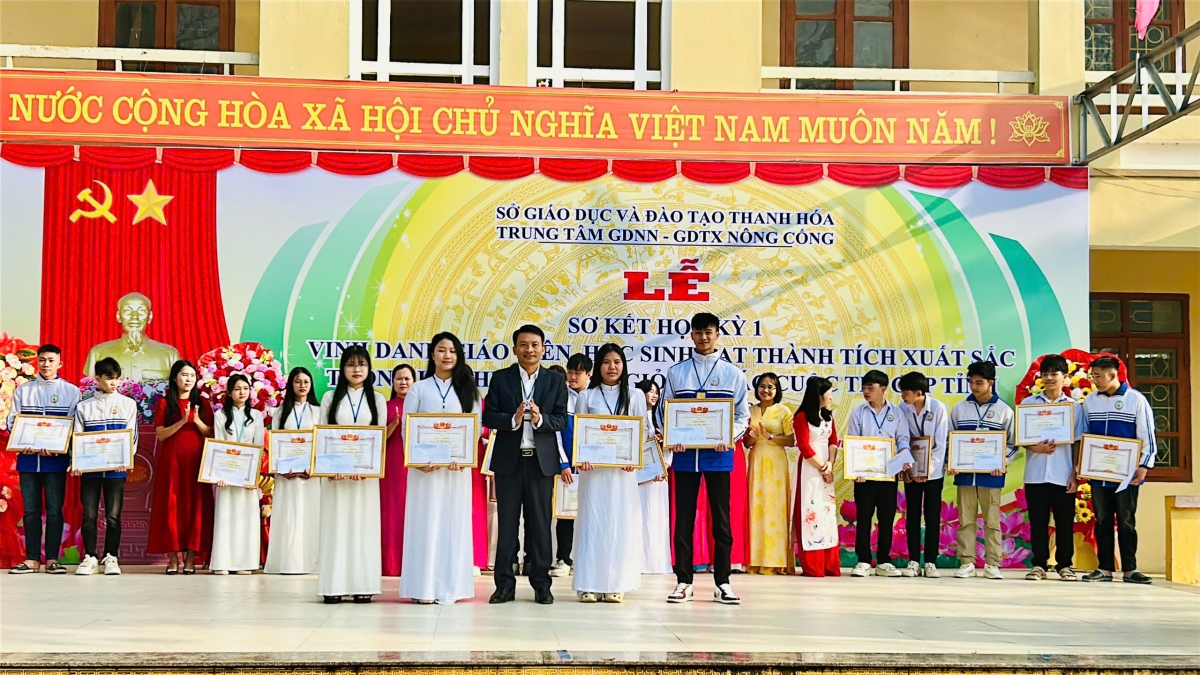 Những thành tích suất sắc của học sinh là niềm tự hào của thây cô Những thành tích suất sắc của học sinh là niềm tự hào của thây cô