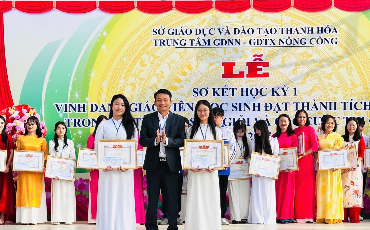 Hành trình bền vững phấn đấu vươn lên đứng tốp đầu khối giáo dục thường xuyên của tỉnh Hành trình bền vững phấn đấu vươn lên đứng tốp đầu khối giáo dục thường xuyên của tỉnh