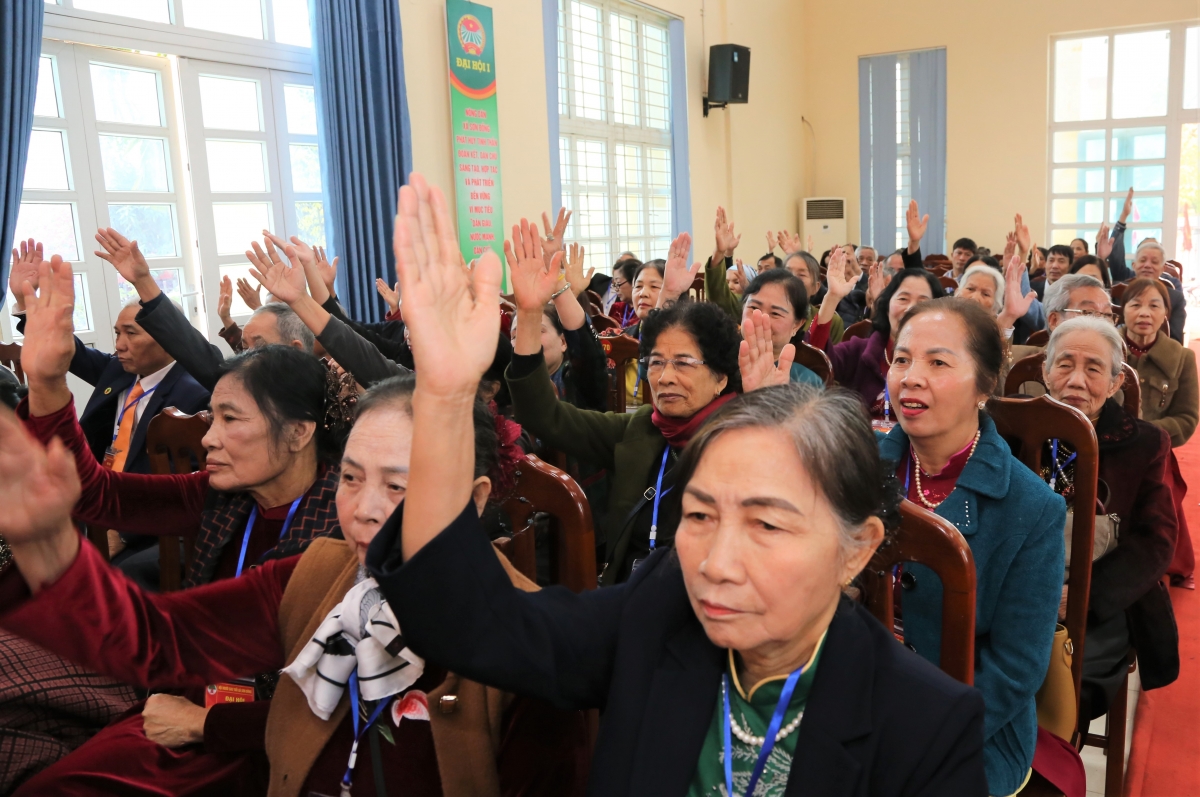 Đại biểu biểu quyết bầu Ban Chấp hành Hội Đại biểu biểu quyết bầu Ban Chấp hành Hội