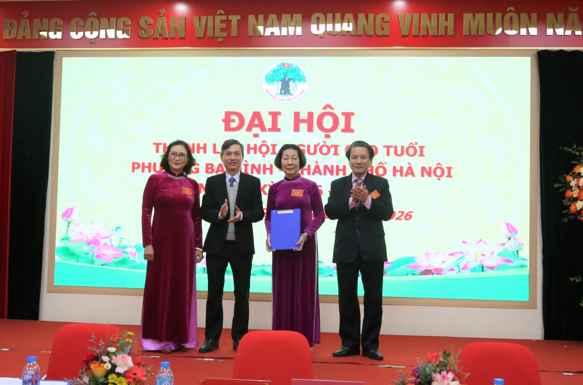Trao quyết định thành lập Hội NCT phường Ba Đình Trao quyết định thành lập Hội NCT phường Ba Đình
