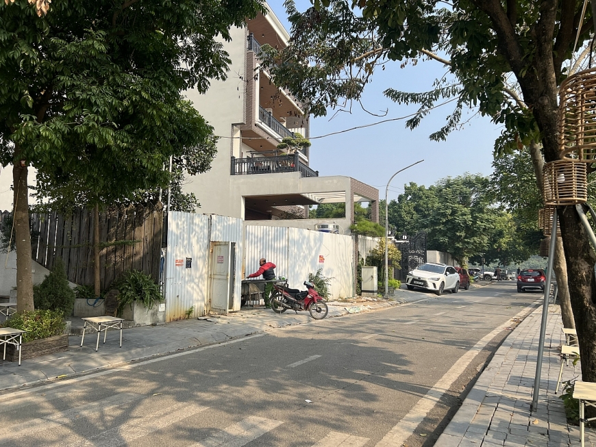 Hai mảnh đất số 14 và 15 tái định cư đang trong thời gian tranh chấp. Hai mảnh đất số 14 và 15 tái định cư đang trong thời gian tranh chấp.