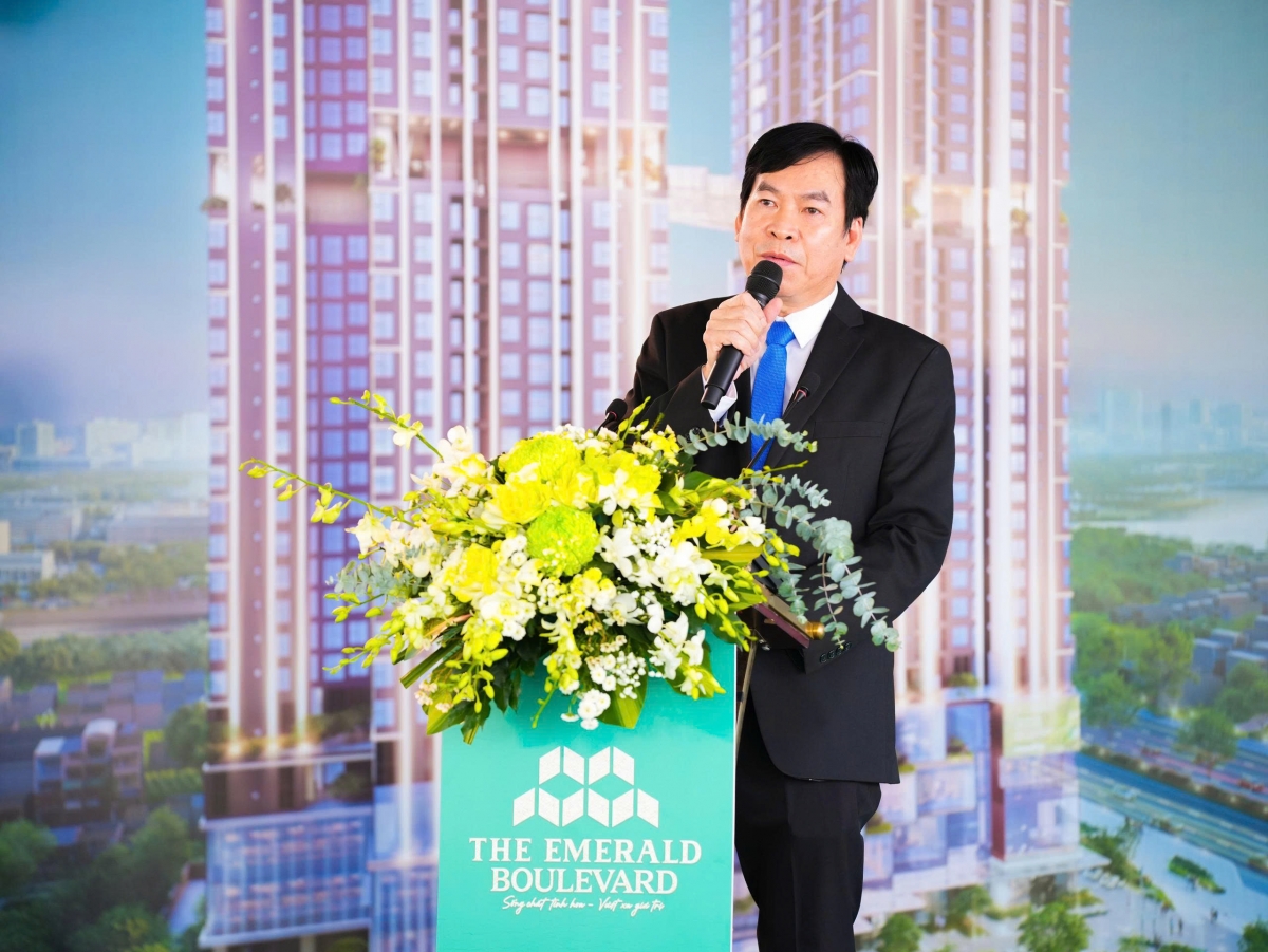 ông Bùi Ngươn Phong – Chủ tịch HĐQT, Nhà sáng lập Hệ sinh thái Tập đoàn Lê Phong phát biểu tại lễ khởi công The Emerald Boulevard ông Bùi Ngươn Phong – Chủ tịch HĐQT, Nhà sáng lập Hệ sinh thái Tập đoàn Lê Phong phát biểu tại lễ khởi công The Emerald Boulevard