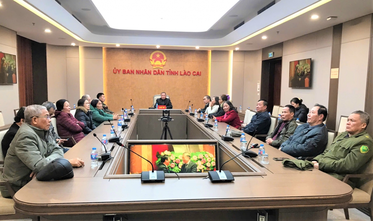 Cán bộ, hội viên NCT tỉnh Lào Cai theo dõi Chương trình tại điểm cầu UBND tỉnh