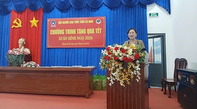 Bà Lê Hồng Thu, Phó Chủ tịch Hội Người cao tuổi tỉnh Cà Mau gửi lời chúc mừng năm mới đến hội viên người cao tuổi có hoàn cảnh khó khăn dịp Tết Nguyên đán Bính Ngọ 2026. Bà Lê Hồng Thu, Phó Chủ tịch Hội Người cao tuổi tỉnh Cà Mau gửi lời chúc mừng năm mới đến hội viên người cao tuổi có hoàn cảnh khó khăn dịp Tết Nguyên đán Bính Ngọ 2026.