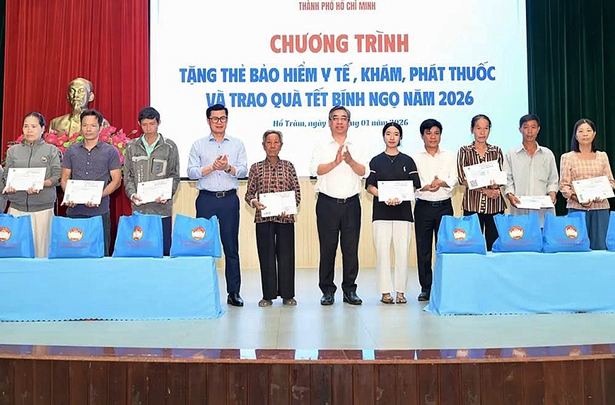 Lãnh đạo MTTQ Việt Nam TPHCM trao tặng quà Tết cho các hộ nghèo, hộ có hoàn cảnh đặc biệt khó khăn trong dịp Tết Nguyên đán Bính Ngọ Lãnh đạo MTTQ Việt Nam TPHCM trao tặng quà Tết cho các hộ nghèo, hộ có hoàn cảnh đặc biệt khó khăn trong dịp Tết Nguyên đán Bính Ngọ