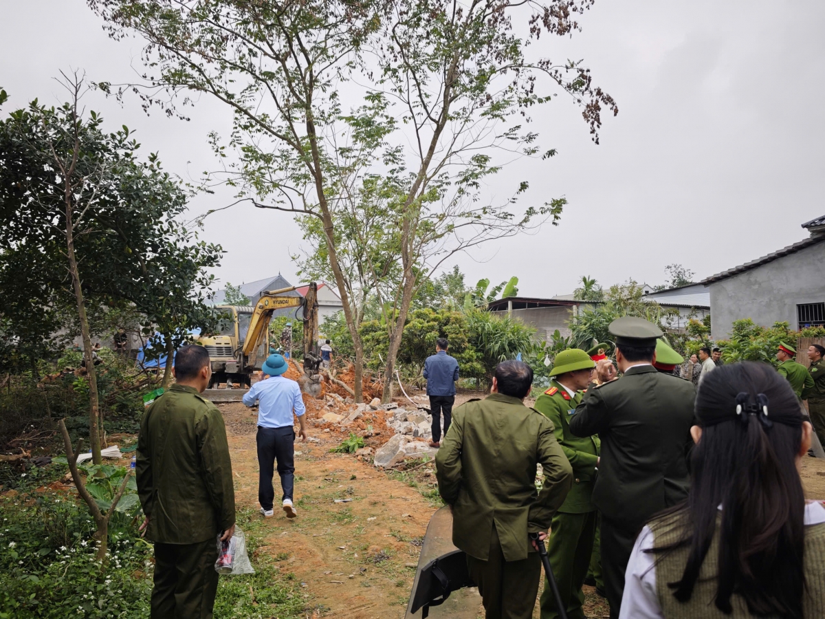 Phú Thọ: Xã Đạo Trù cưỡng chế bắt buộc thực hiện biện pháp khắc phục hậu quả trong thủ tục hành chính Phú Thọ: Xã Đạo Trù cưỡng chế bắt buộc thực hiện biện pháp khắc phục hậu quả trong thủ tục hành chính