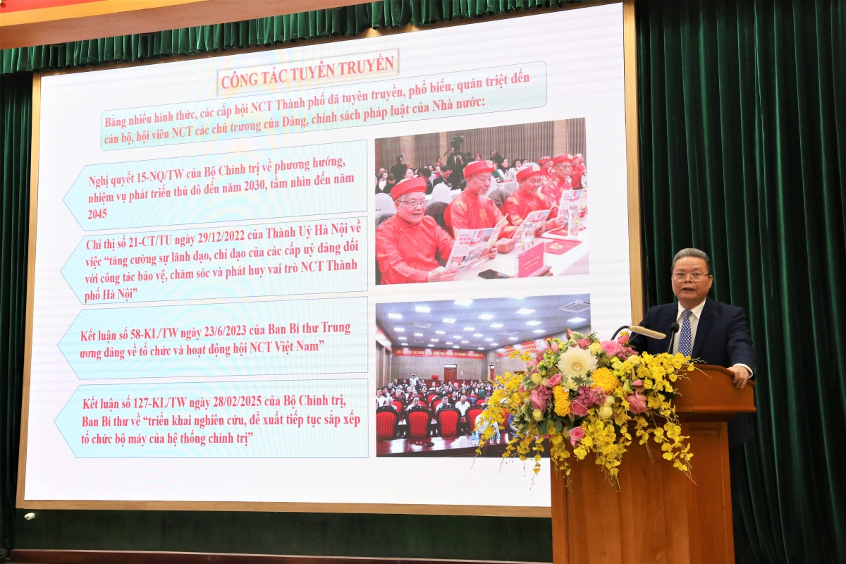 Ông Phạm Huy Giáp, Phó Chủ tịch Hội NCT TP Hà Nội báo cáo kết quả hoạt động Hội năm 2025