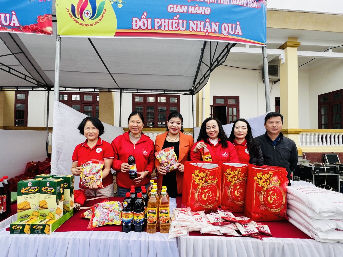 “Tết Nhân ái” phường Quảng Phú tặng 723 suất quà cho bà con nhân dân