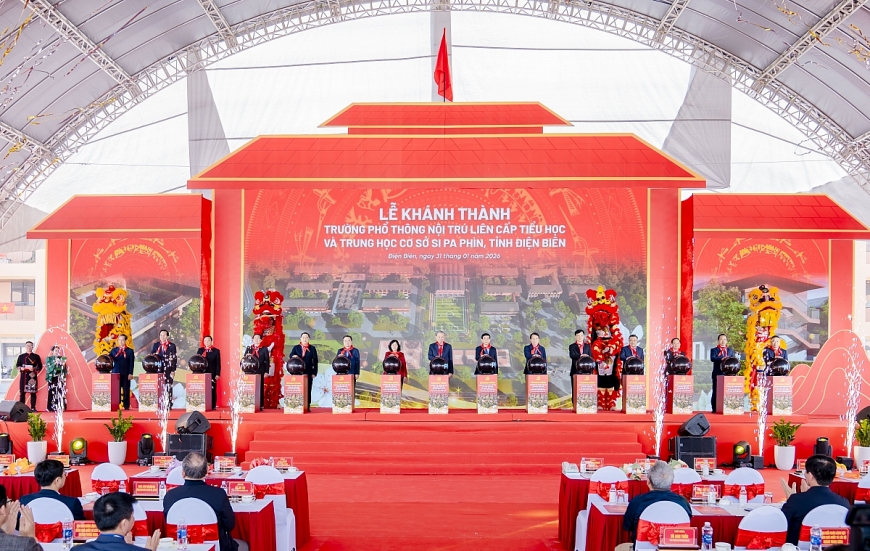 Tổng Bí thư Tô Lâm và Đoàn công tác của Trung ương thực hiện nghi thức khánh thành Trường Phổ thông Nội trú liên cấp Tiểu học và THCS Si Pa Phìn. Ảnh: Ánh Dương Tổng Bí thư Tô Lâm và Đoàn công tác của Trung ương thực hiện nghi thức khánh thành Trường Phổ thông Nội trú liên cấp Tiểu học và THCS Si Pa Phìn. Ảnh: Ánh Dương