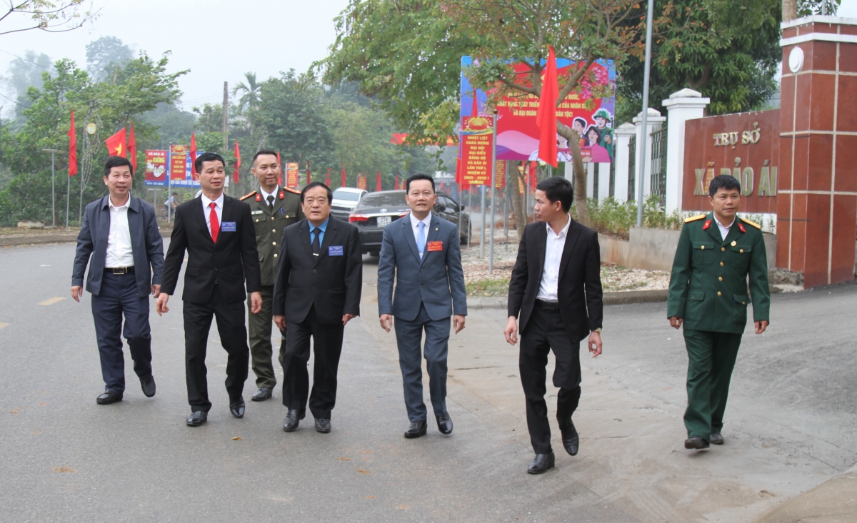 Hệ thống đường giao thông tại các thôn, bản trên địa bàn xã được đầu tư khang trang