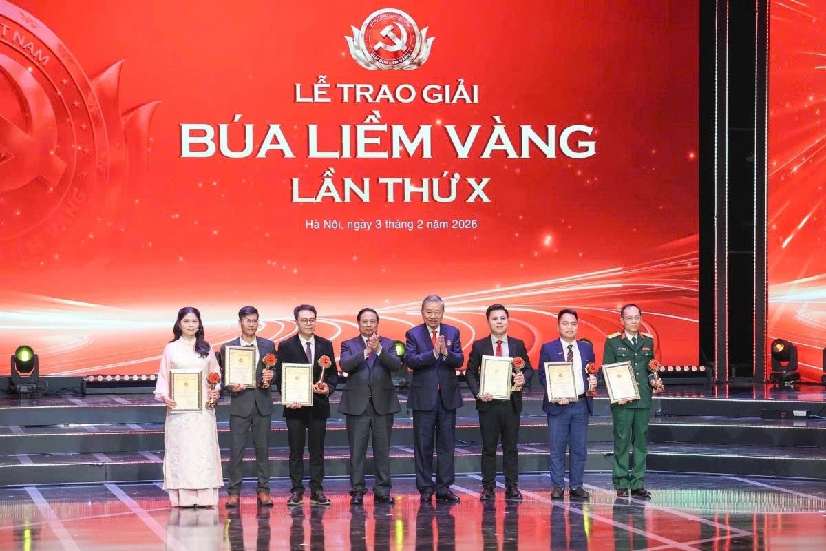 Tổng Bí thư Tô Lâm và Thủ tướng Chính phủ Phạm Minh Chính trao giải cho các tác giả Tổng Bí thư Tô Lâm và Thủ tướng Chính phủ Phạm Minh Chính trao giải cho các tác giả