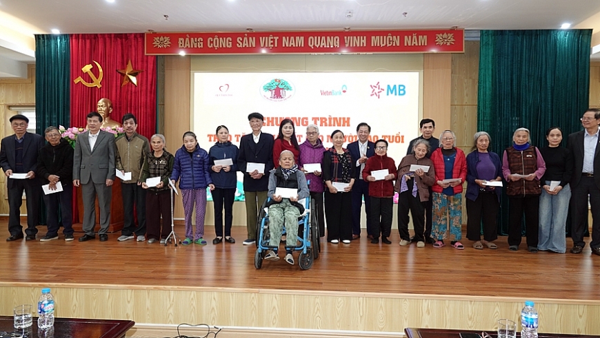 Hơn 600 suất quà gửi đến NCT khó khăn ở Thanh Hóa dịp Tết Bính Ngọ 2026