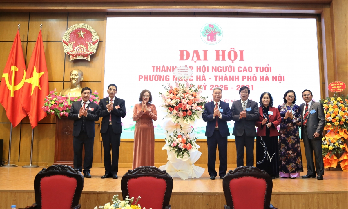 Hội NCT TP Hà Nội tặng hoa chúc mừng Đại hội Hội NCT TP Hà Nội tặng hoa chúc mừng Đại hội
