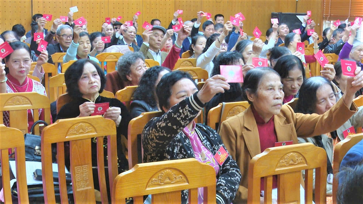 Đại biểu biểu quyết bầu ban chấp hành Đại biểu biểu quyết bầu ban chấp hành