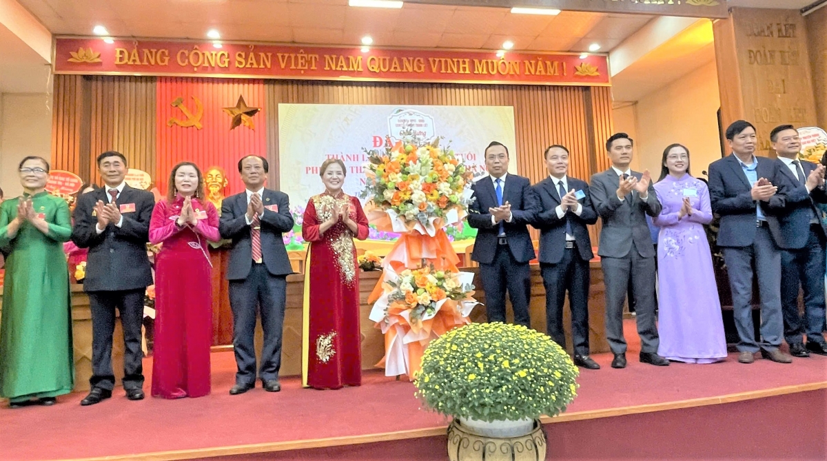 Lãnh đạo phường Thanh Liệt tặng hoa chúc mừng Đại hội Lãnh đạo phường Thanh Liệt tặng hoa chúc mừng Đại hội