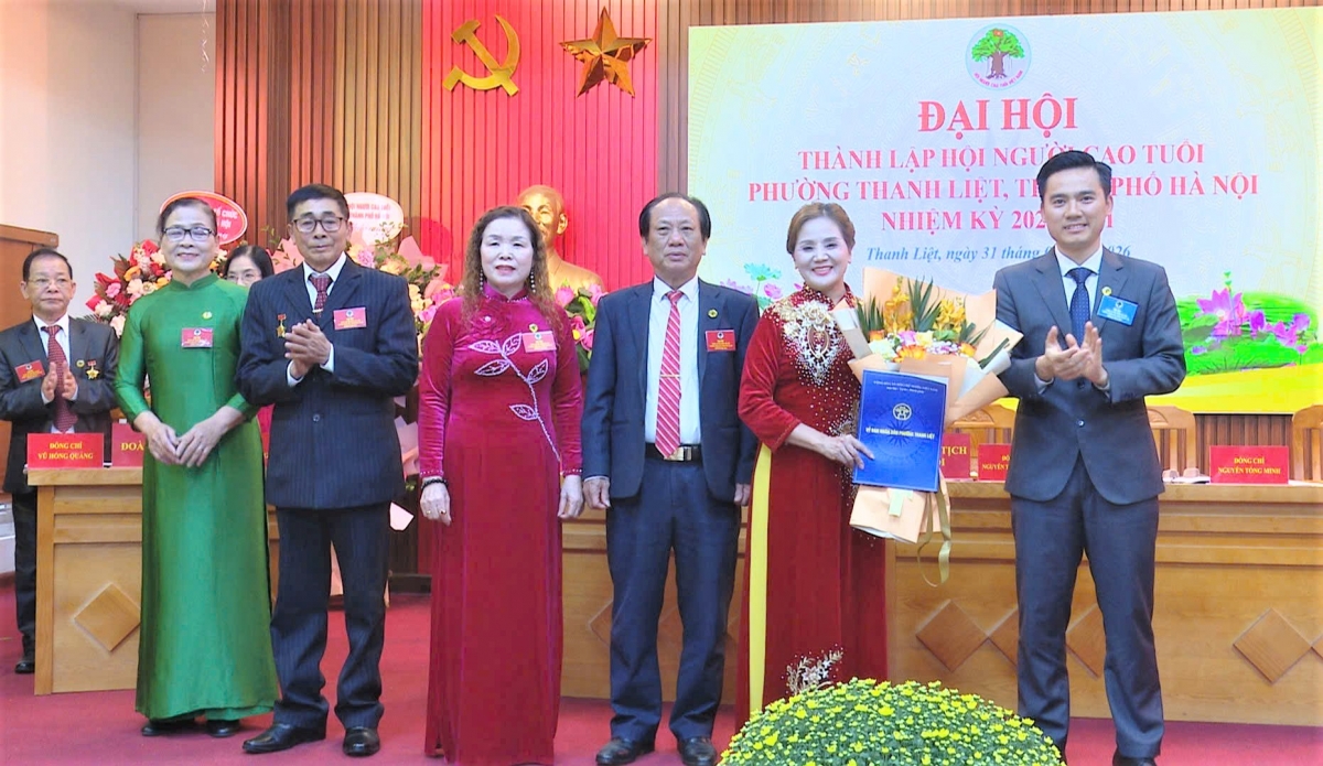 Trao quyết định thành lập Hội NCT phường Thanh Liệt Trao quyết định thành lập Hội NCT phường Thanh Liệt