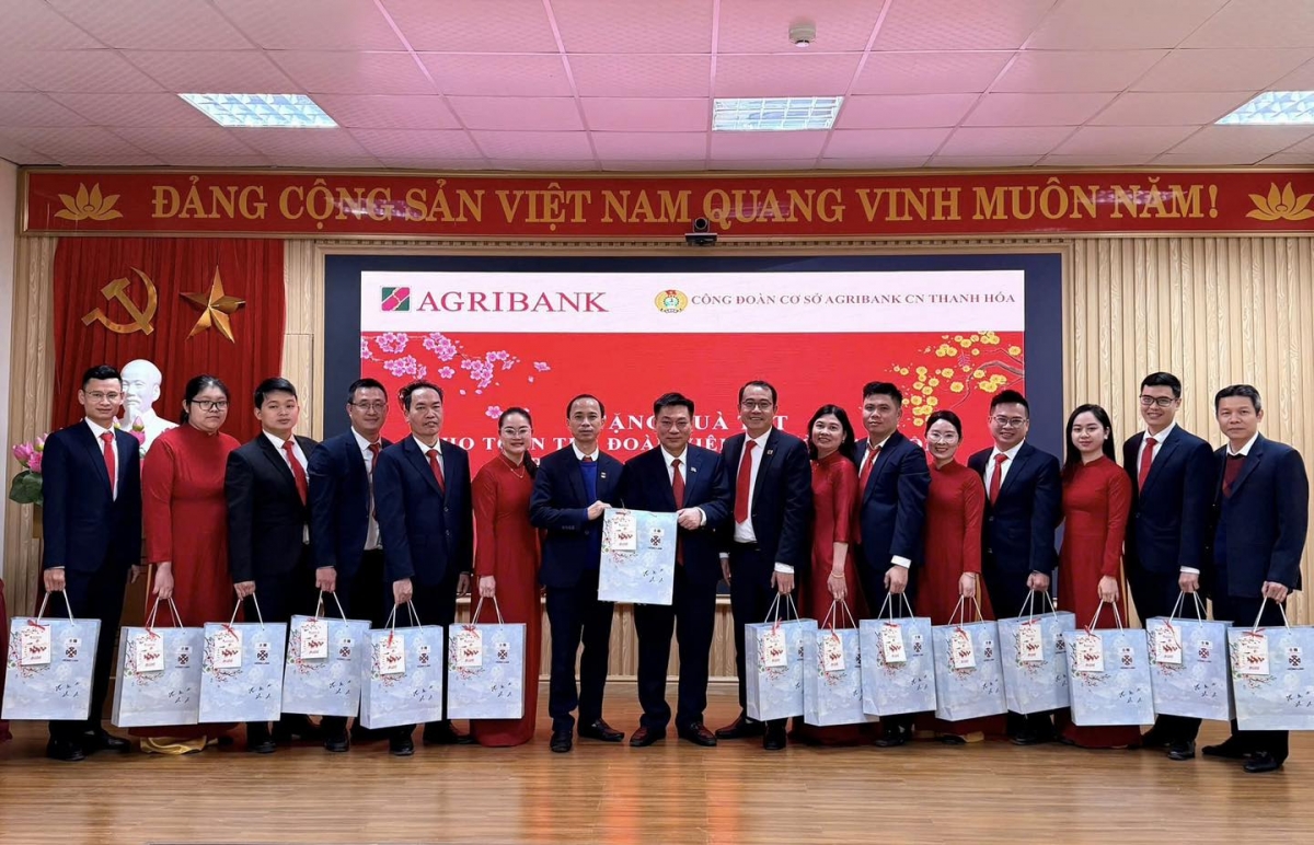 Công đoàn cơ sở Agribank Chi nhánh Thanh Hóa trao quà Tết cho cán bộ đoàn viên Công đoàn cơ sở Agribank Chi nhánh Thanh Hóa trao quà Tết cho cán bộ đoàn viên