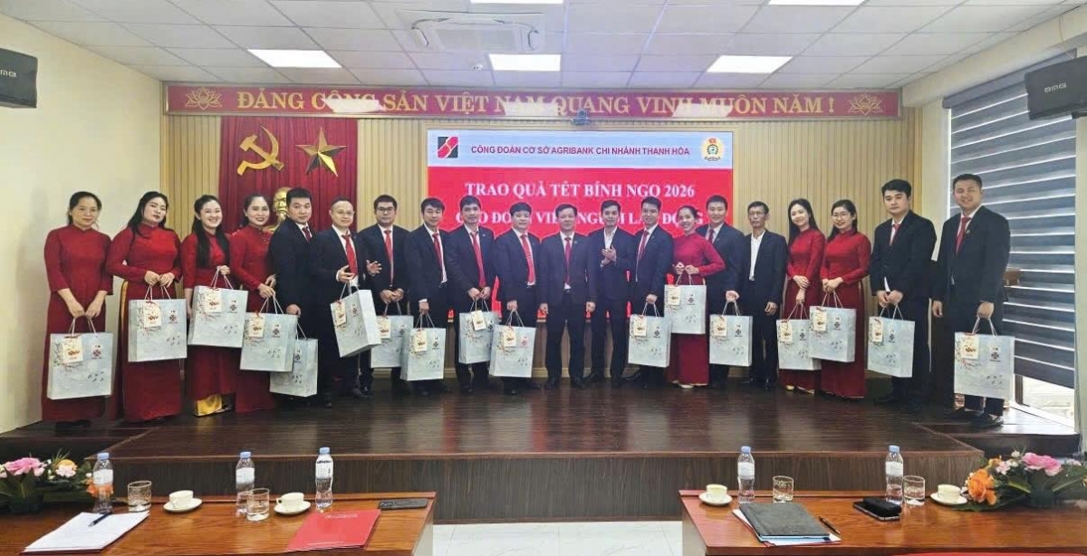 Công đoàn cơ sở Agribank Chi nhánh Thanh Hóa trao quà Tết cho cán bộ đoàn viên Công đoàn cơ sở Agribank Chi nhánh Thanh Hóa trao quà Tết cho cán bộ đoàn viên