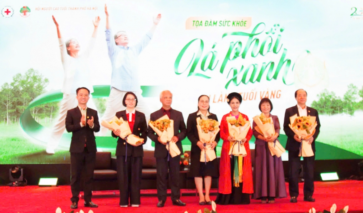 Lan tỏa thông điệp “Lá phổi xanh” vì sức khỏe hô hấp người cao tuổi Thủ đô Lan tỏa thông điệp “Lá phổi xanh” vì sức khỏe hô hấp người cao tuổi Thủ đô