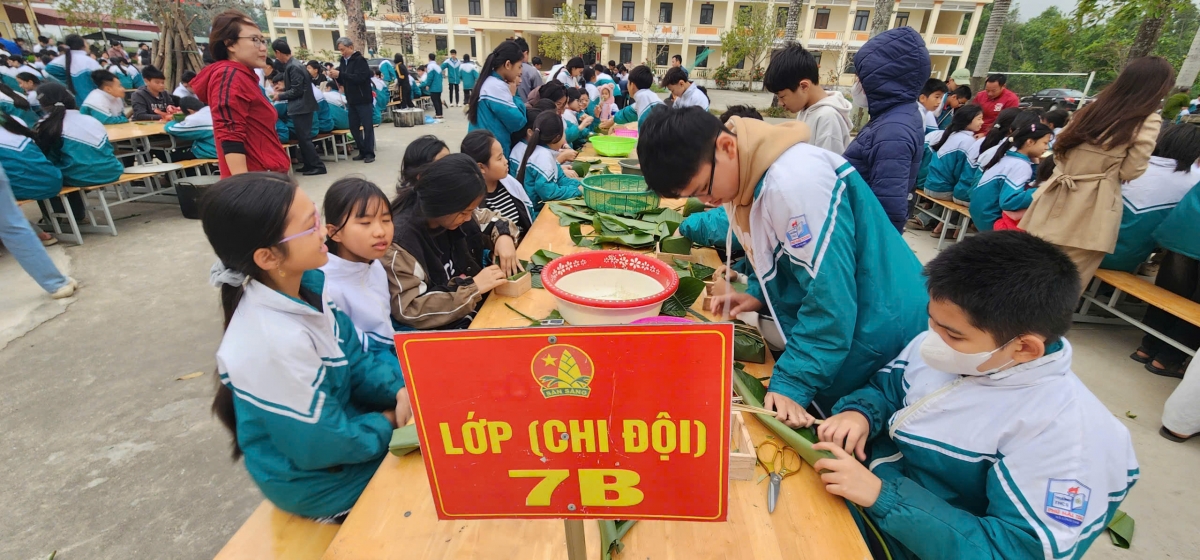 Chương trình “Bánh chưng xanh – Tết nhân ái” tại trường THCS Phú Hải Toại