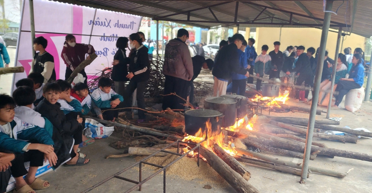 Chương trình “Bánh chưng xanh – Tết nhân ái” tại trường THCS Phú Hải Toại