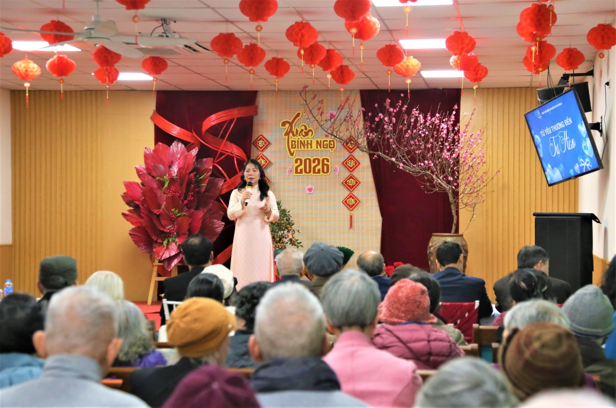 Hội chợ Xuân Nhân Ái - Khi “đi chợ Tết” trở thành liệu pháp tinh thần cho NCT Hội chợ Xuân Nhân Ái - Khi “đi chợ Tết” trở thành liệu pháp tinh thần cho NCT