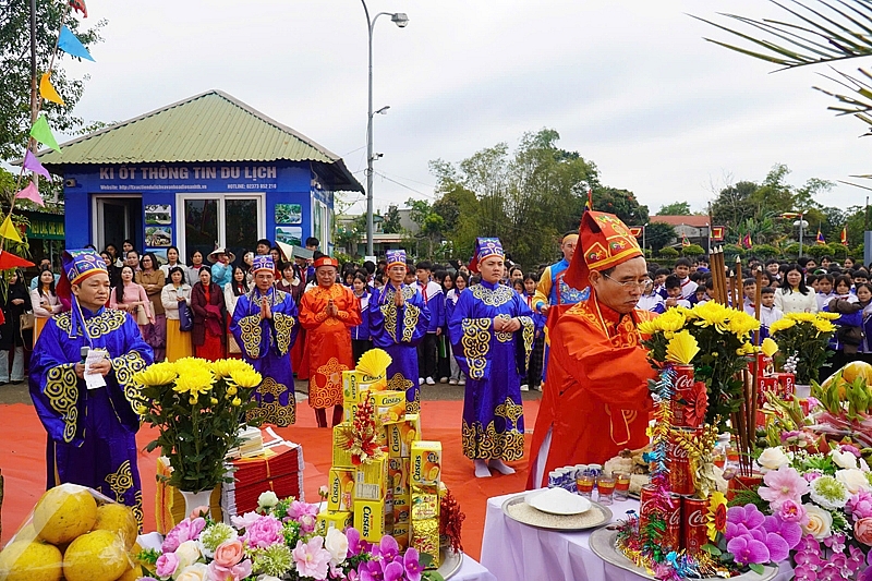 Tái hiện lễ thượng nêu, thi rung chuông vàng tại Di sản Thành nhà Hồ Tái hiện lễ thượng nêu, thi rung chuông vàng tại Di sản Thành nhà Hồ