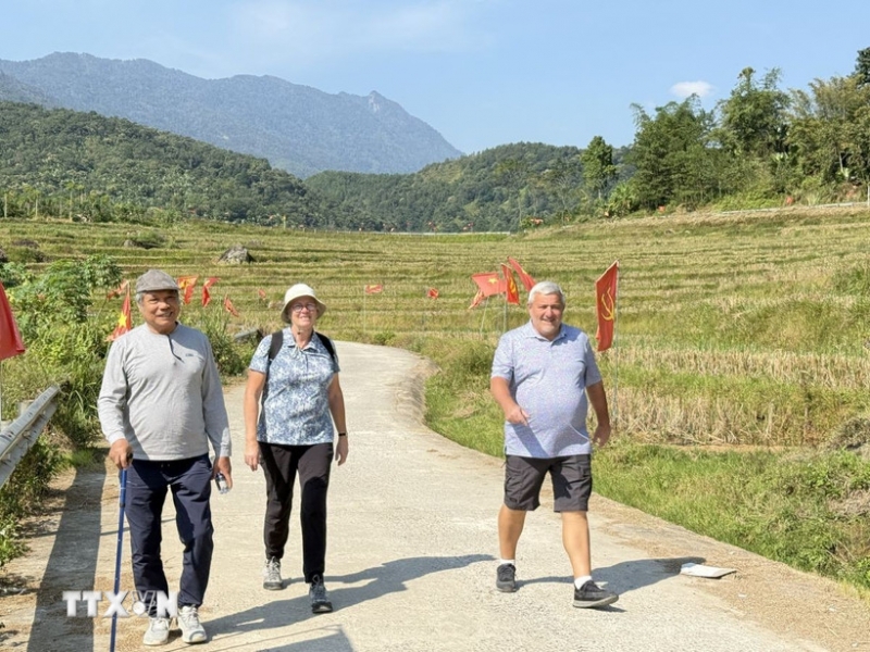 Du khách quốc tế thăm Pù Luông, Thanh Hoá Du khách quốc tế thăm Pù Luông, Thanh Hoá