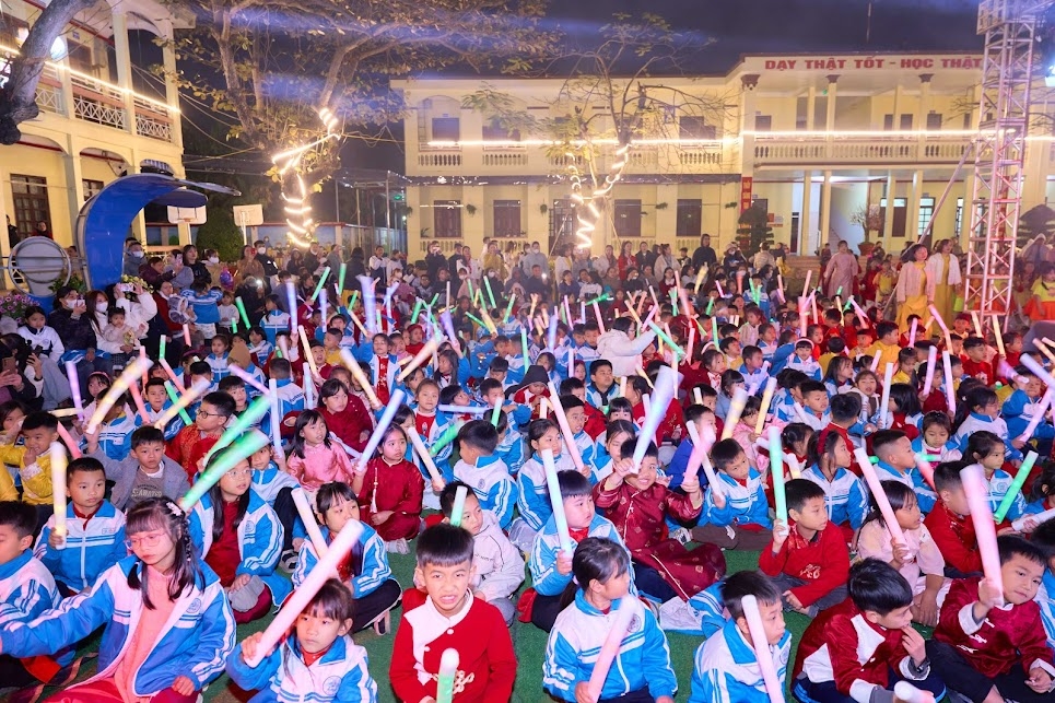 Lan tỏa giá trị văn hóa qua chuyên đề “Lễ hội ánh sáng – Xuân sắc quê hương” Lan tỏa giá trị văn hóa qua chuyên đề “Lễ hội ánh sáng – Xuân sắc quê hương”