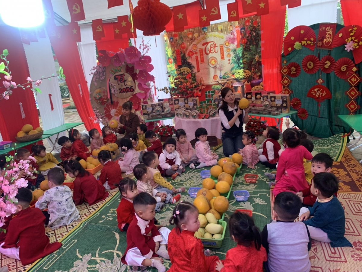 Trường Mầm non Sao Sáng: Giáo dục văn hóa truyền thống cho trẻ qua hoạt động trải nghiệm “Chợ Tết” Trường Mầm non Sao Sáng: Giáo dục văn hóa truyền thống cho trẻ qua hoạt động trải nghiệm “Chợ Tết”