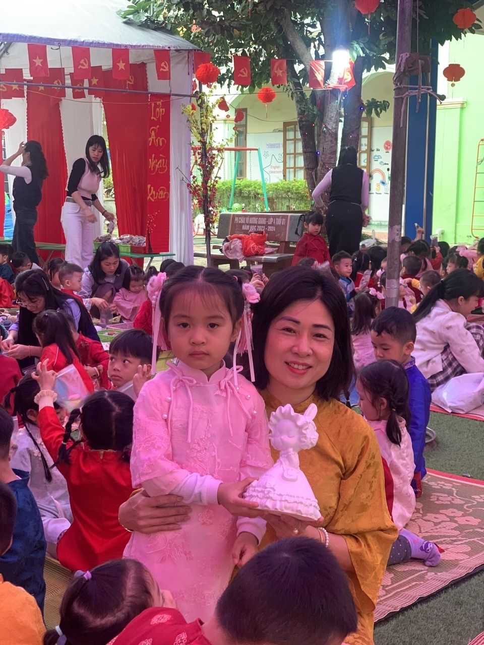 Trường Mầm non Sao Sáng: Giáo dục văn hóa truyền thống cho trẻ qua hoạt động trải nghiệm “Chợ Tết” Trường Mầm non Sao Sáng: Giáo dục văn hóa truyền thống cho trẻ qua hoạt động trải nghiệm “Chợ Tết”