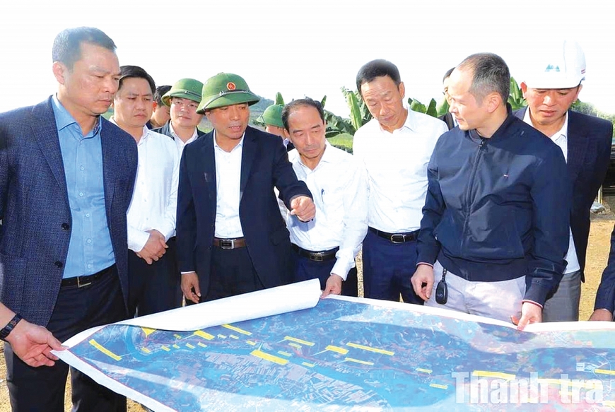 Ông Nguyễn Doãn Anh, Bí thư Tỉnh ủy Thanh Hóa kiểm tra các dự án trọng điểm tạo xung lực mới cho vùng Lam Sơn - Sao Vàng. Ông Nguyễn Doãn Anh, Bí thư Tỉnh ủy Thanh Hóa kiểm tra các dự án trọng điểm tạo xung lực mới cho vùng Lam Sơn - Sao Vàng.