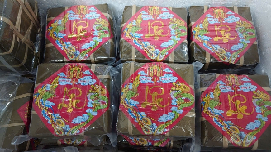 Sau khi bánh nguội được hút chân không để bảo quản lâu hơn, thuận tiện cho việc biếu tặng và vận chuyển Sau khi bánh nguội được hút chân không để bảo quản lâu hơn, thuận tiện cho việc biếu tặng và vận chuyển